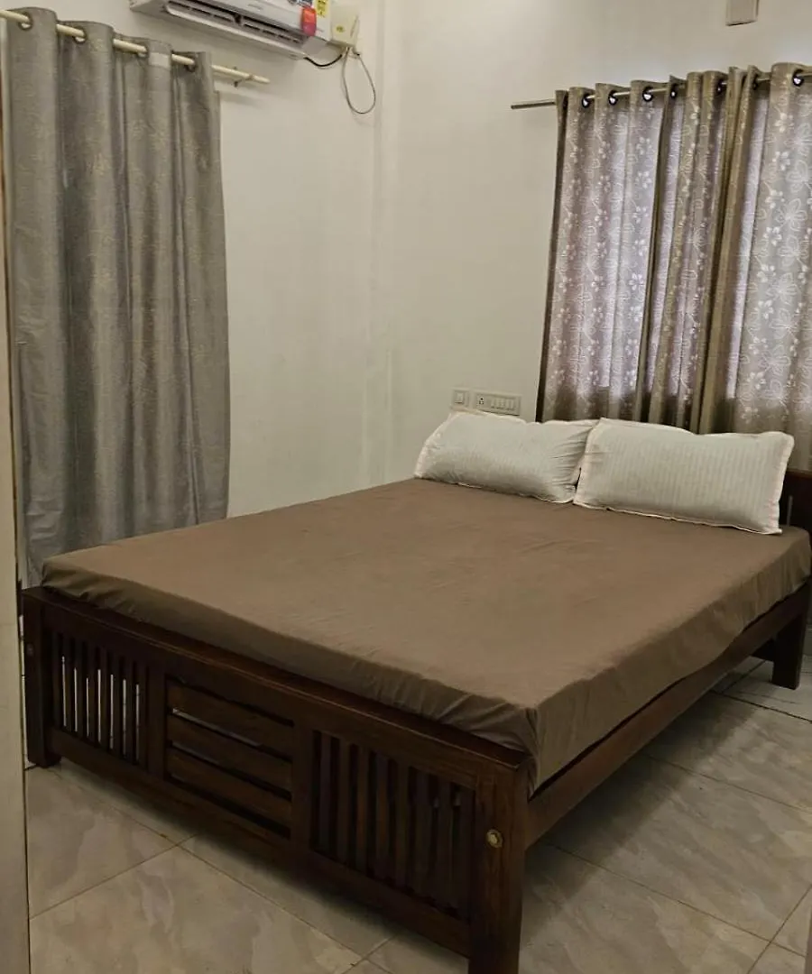 Guest house Lmr Stays And Holidays Thrissur