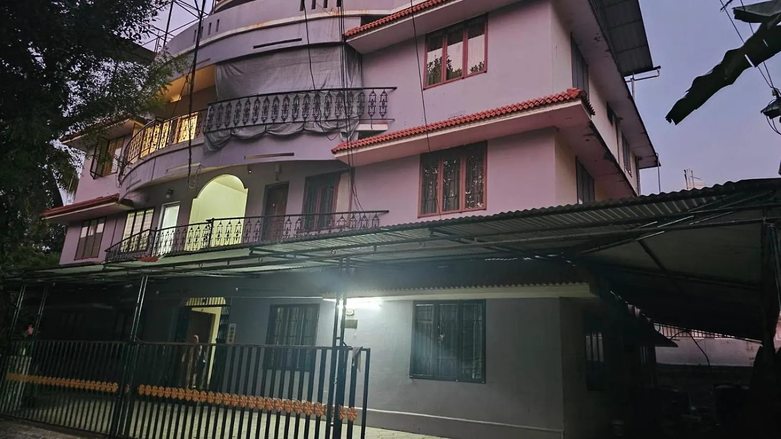 Guest house Lmr Stays And Holidays Thrissur